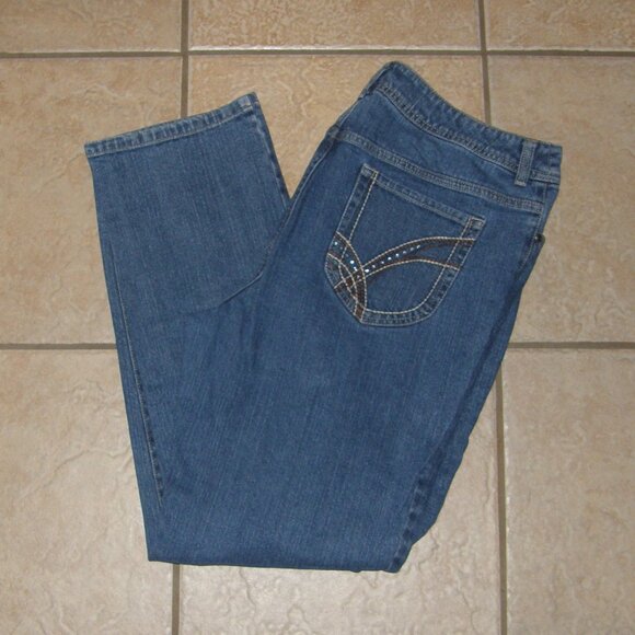 CHICO'S Denim Sz 2.5 or Large Short Stretchy Cotton Straight Leg Blue Jeans - Picture 3 of 5